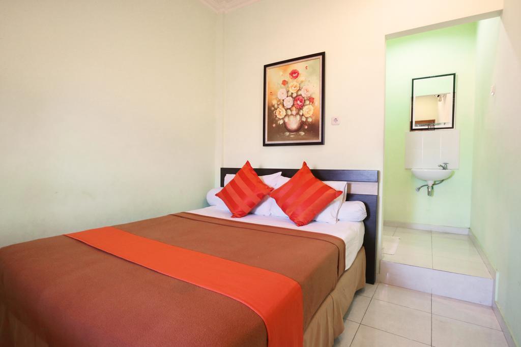 Hotel Keluarga Djagalan Raya Sorabaya Extérieur photo