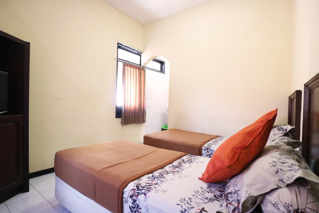 Hotel Keluarga Djagalan Raya Sorabaya Extérieur photo