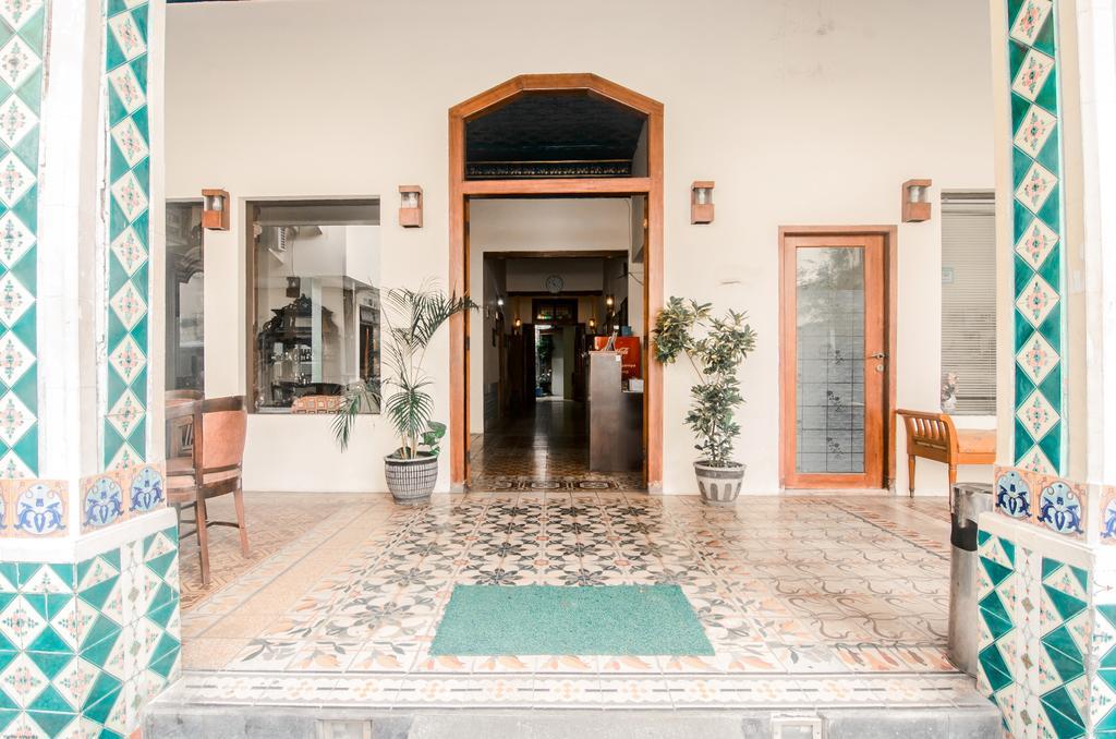 Hotel Keluarga Djagalan Raya Sorabaya Extérieur photo