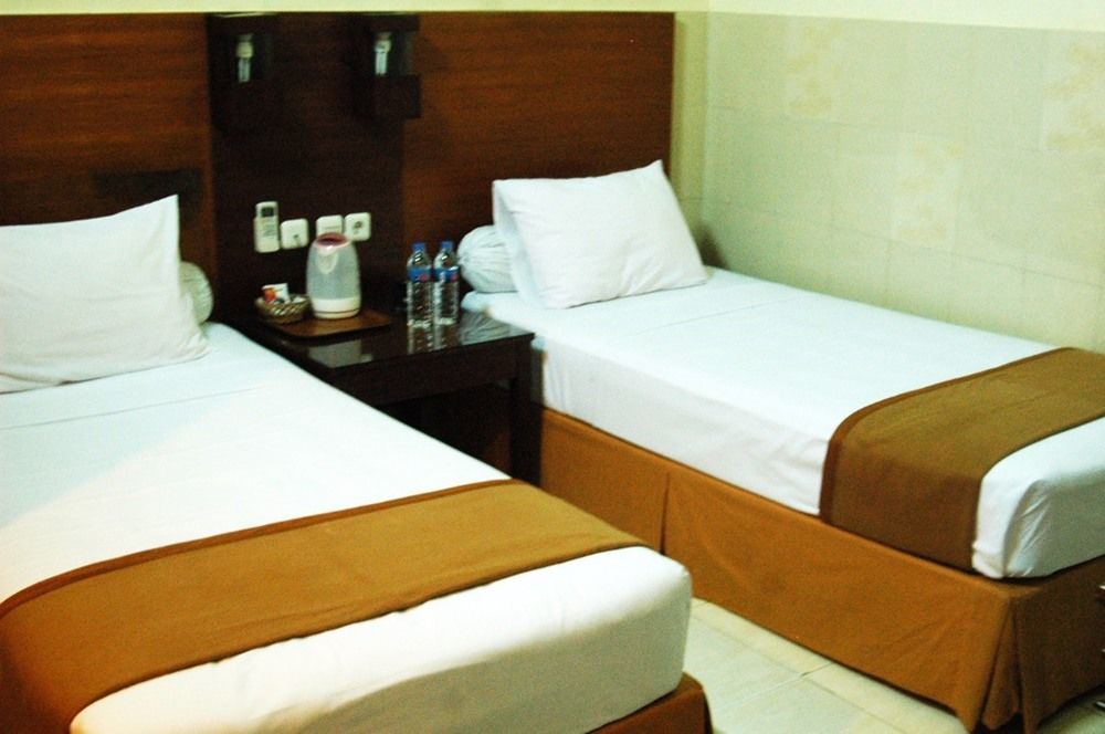 Hotel Keluarga Djagalan Raya Sorabaya Extérieur photo