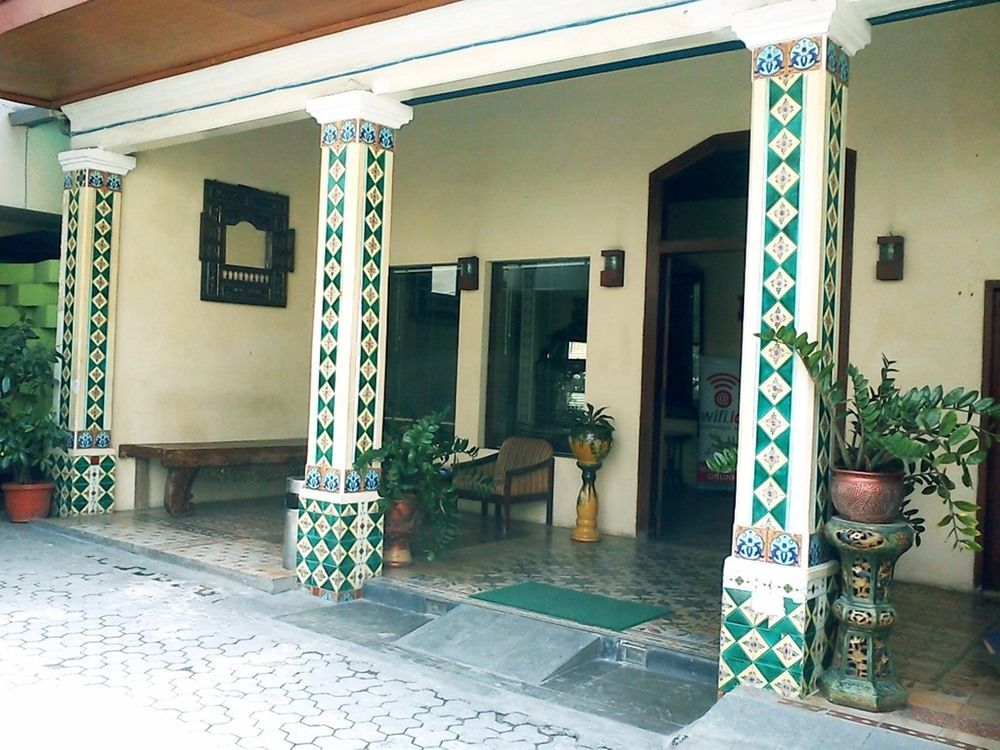 Hotel Keluarga Djagalan Raya Sorabaya Extérieur photo