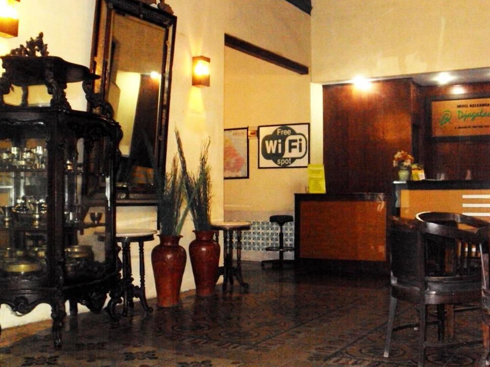 Hotel Keluarga Djagalan Raya Sorabaya Extérieur photo