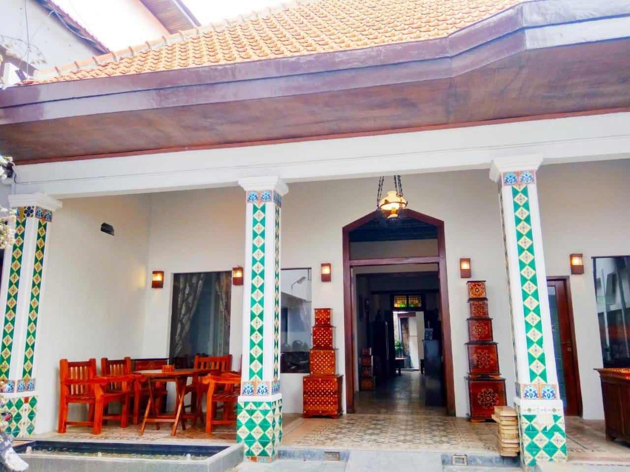 Hotel Keluarga Djagalan Raya Sorabaya Extérieur photo