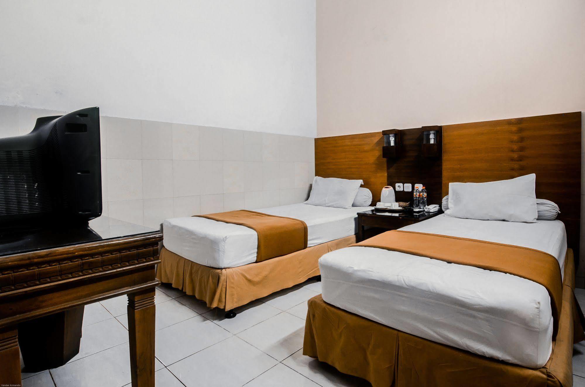 Hotel Keluarga Djagalan Raya Sorabaya Extérieur photo