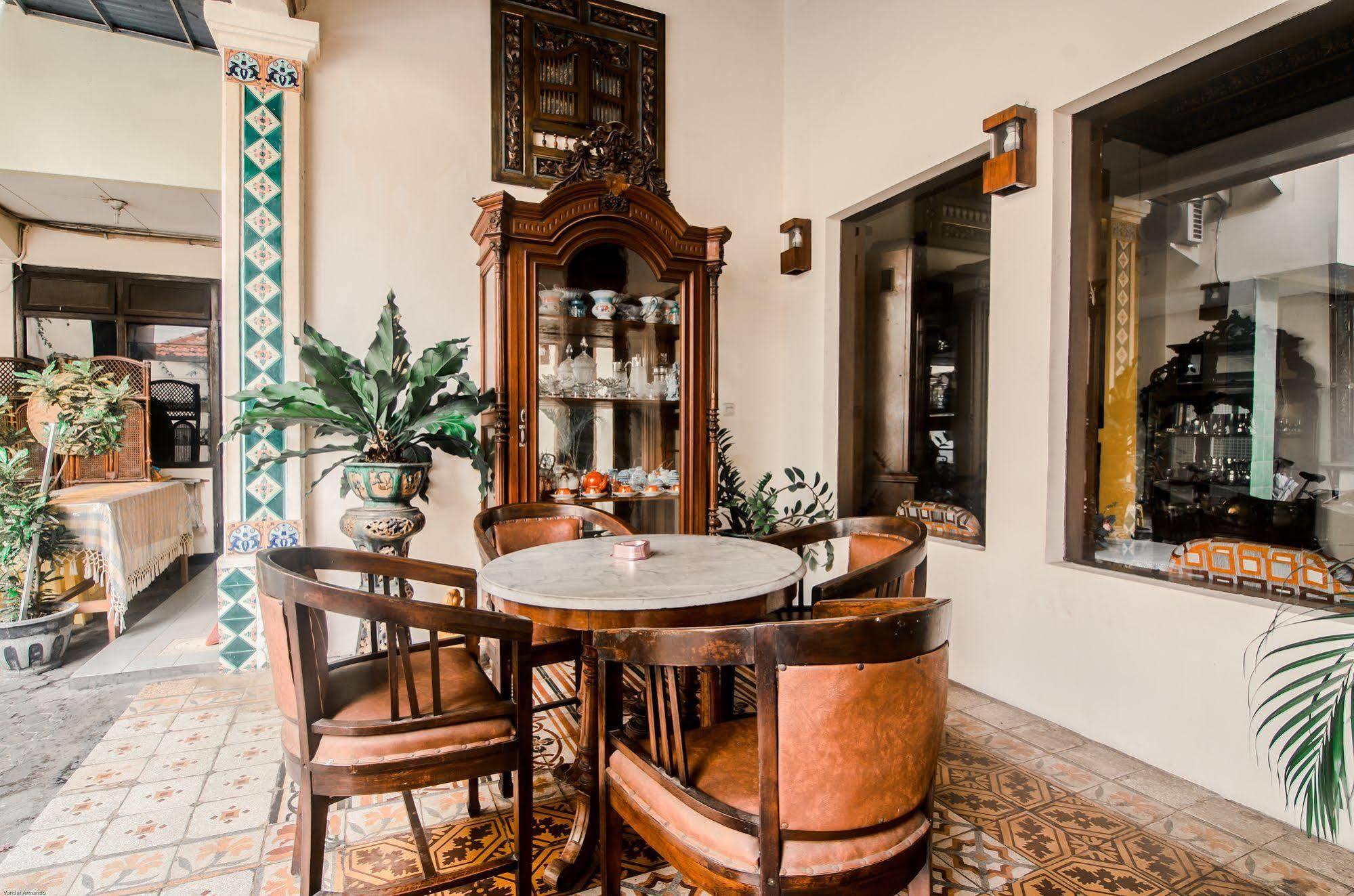Hotel Keluarga Djagalan Raya Sorabaya Extérieur photo