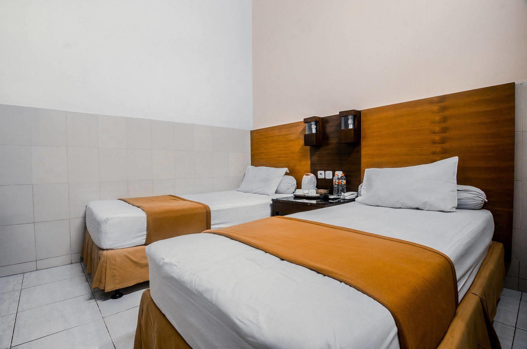 Hotel Keluarga Djagalan Raya Sorabaya Extérieur photo