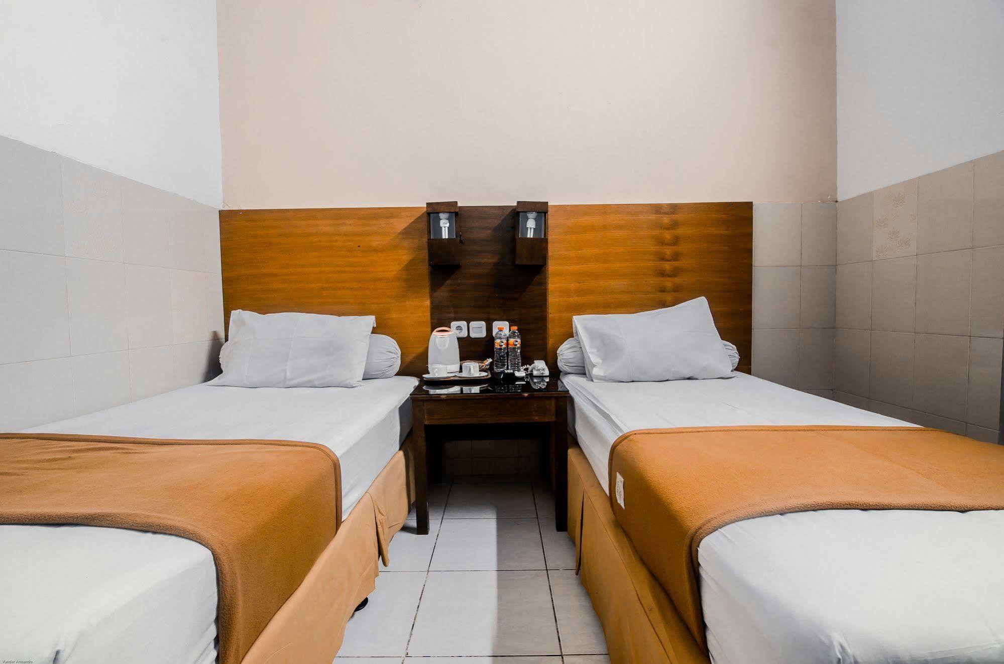 Hotel Keluarga Djagalan Raya Sorabaya Extérieur photo