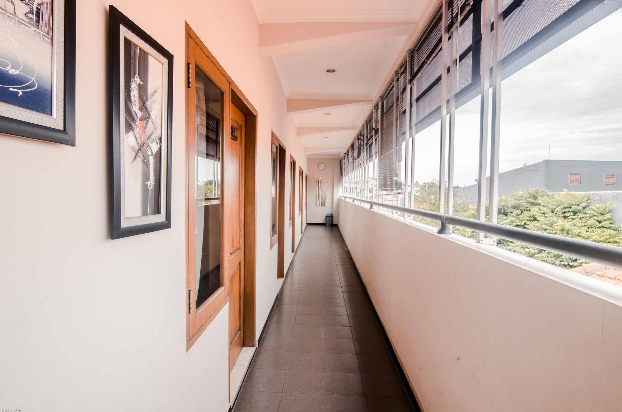 Hotel Keluarga Djagalan Raya Sorabaya Extérieur photo